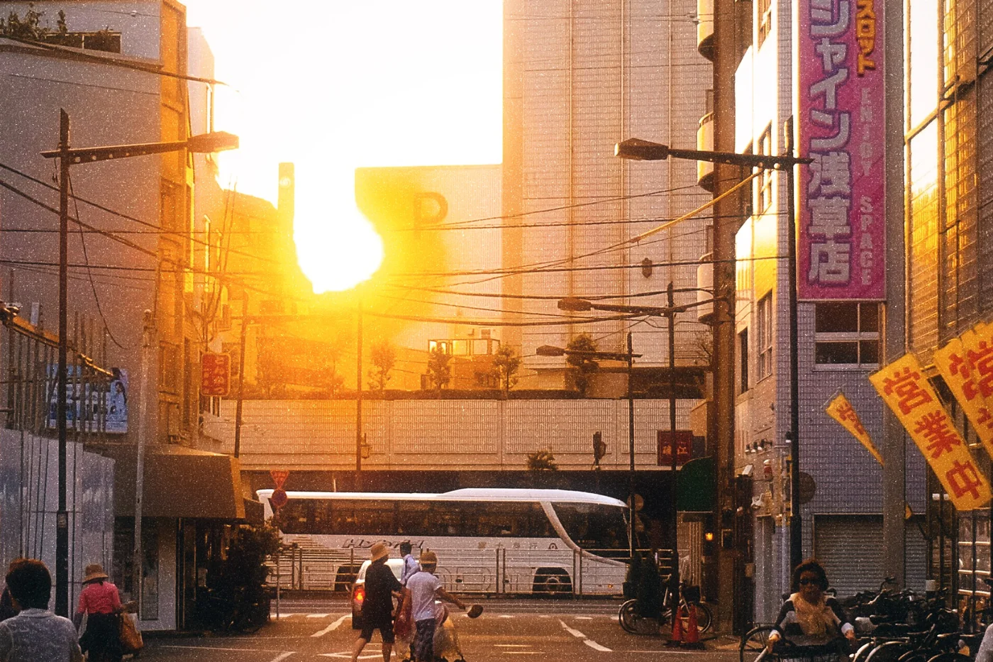 A Tokyo street at sunset through Focal's 85 mm portrait lens