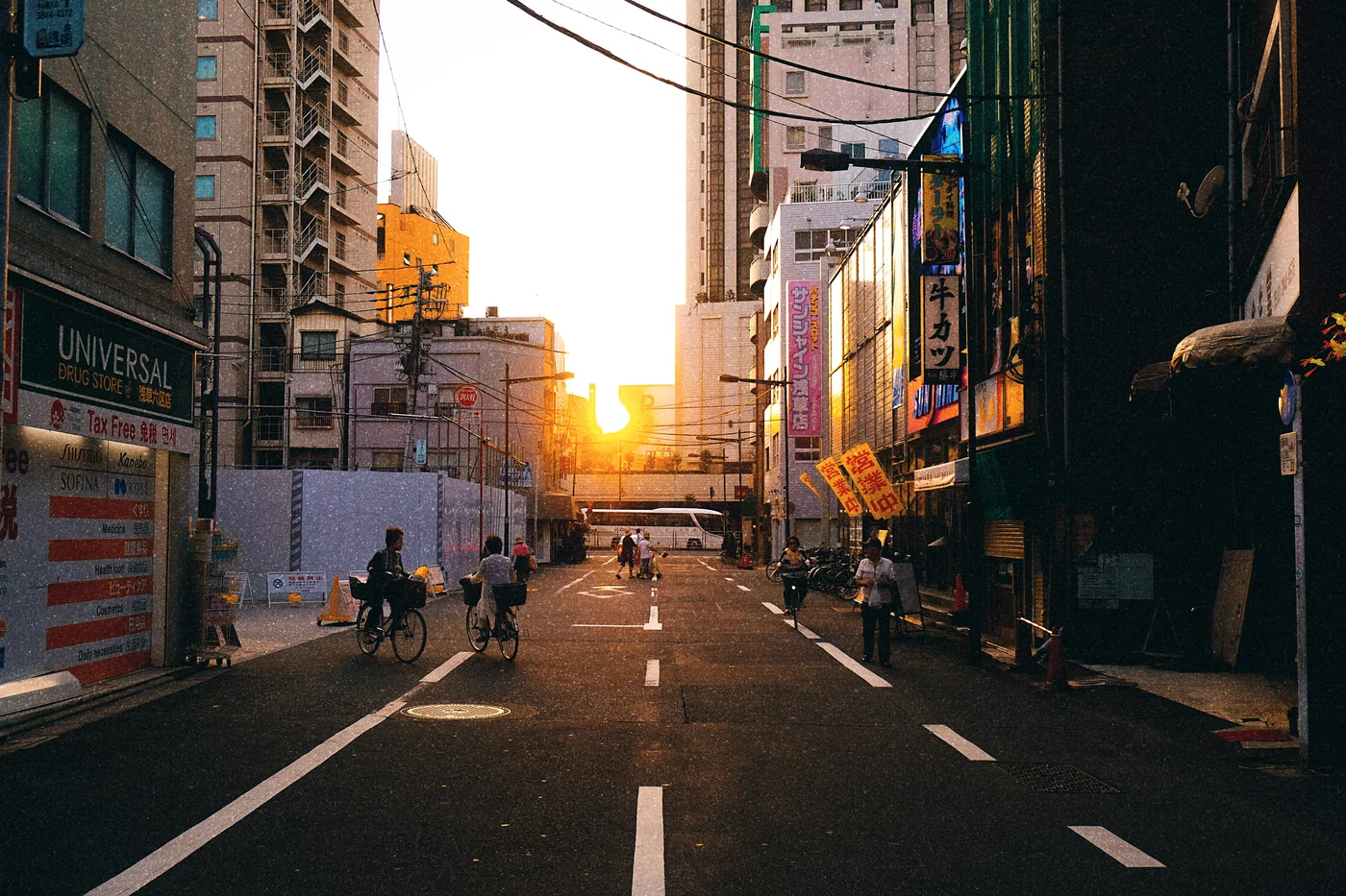A Tokyo street at sunset through Focal's 24 mm wide lens