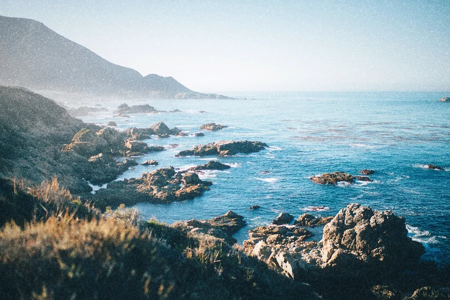 The same rocky coastline developed again in Focal's everyday 400 look