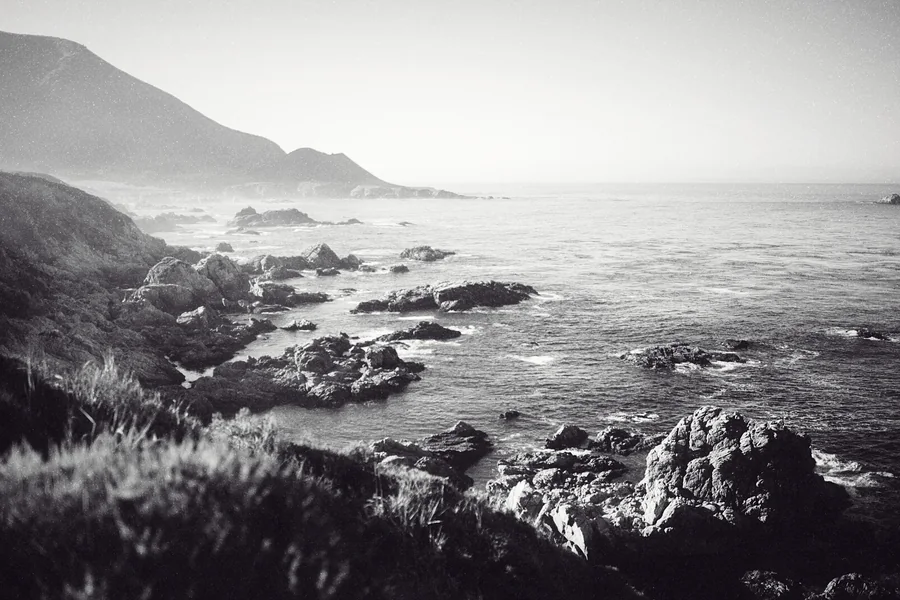 The same rocky coastline developed again in Focal's selenium look